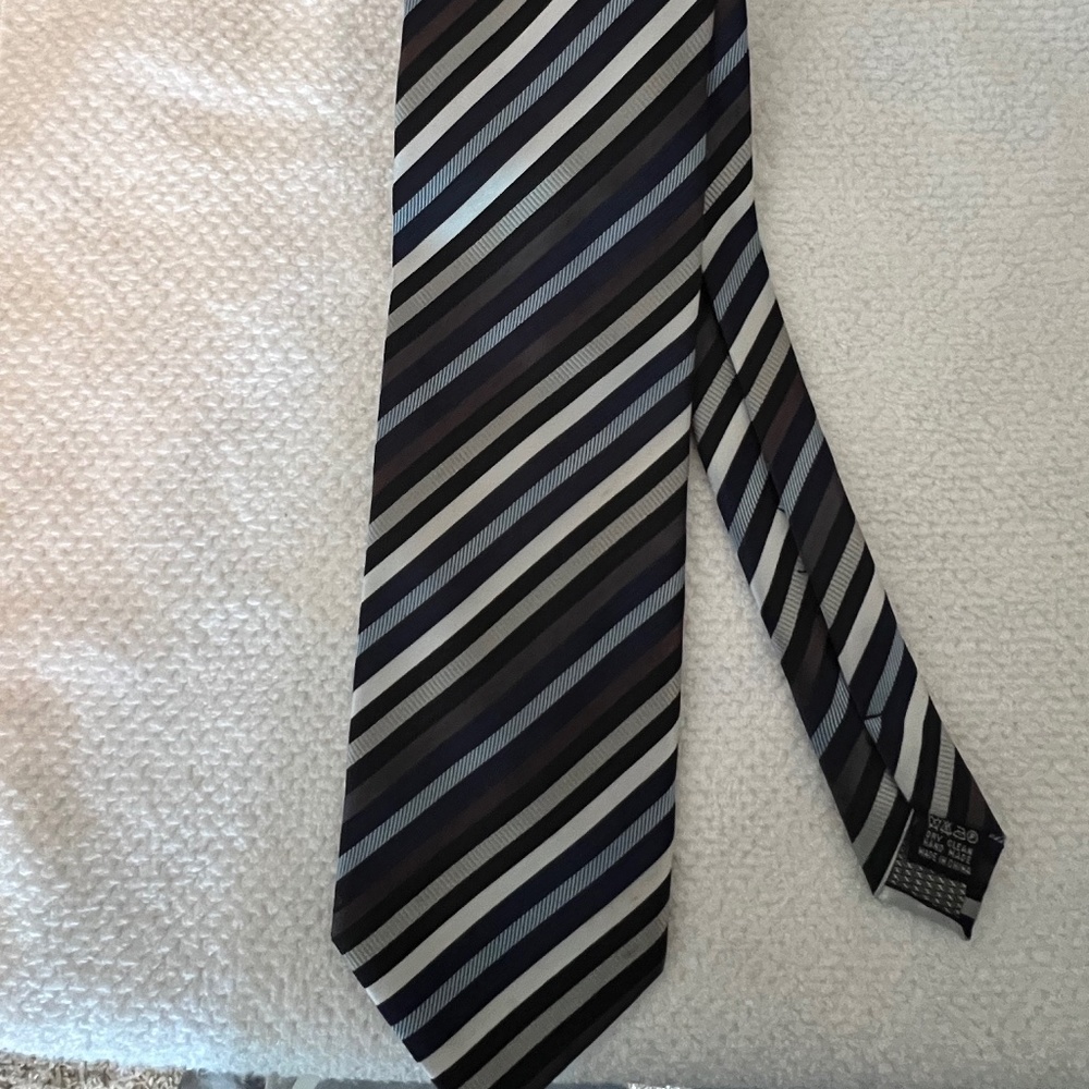 Alexander Julian tie